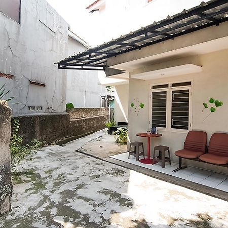 ホテル Kost Carmelia Syariah Baranangsiang ボゴール エクステリア 写真