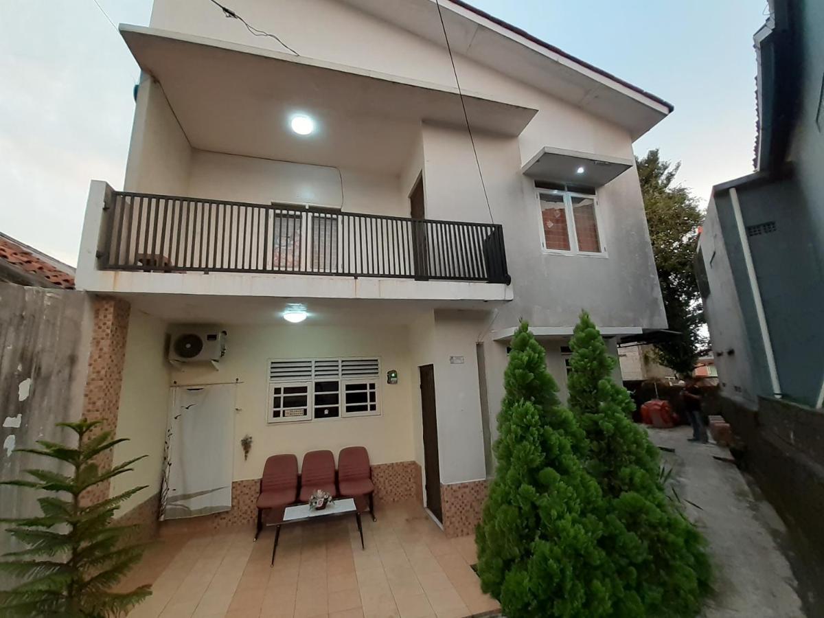 ホテル Kost Carmelia Syariah Baranangsiang ボゴール エクステリア 写真