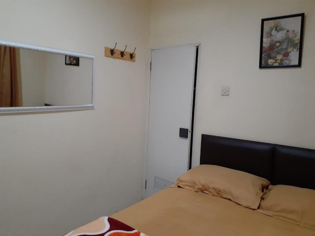ホテル Kost Carmelia Syariah Baranangsiang ボゴール エクステリア 写真
