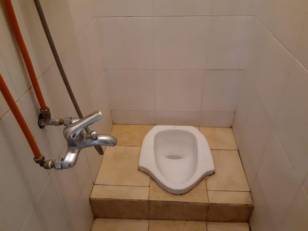 ホテル Kost Carmelia Syariah Baranangsiang ボゴール 部屋 写真